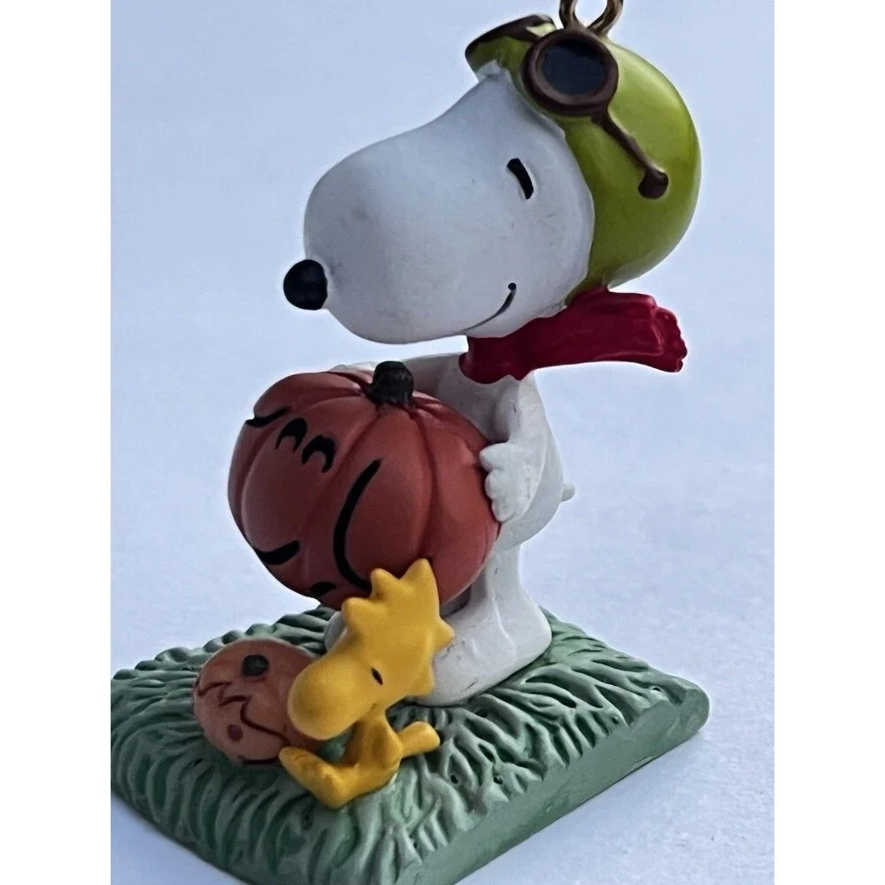 2012 Hallmark Peanuts Snoopy Woodstock Pumpkin Halloween Ornament Figurine